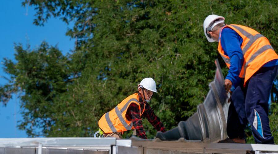 Professional gutter cleaning in Iraan, TX